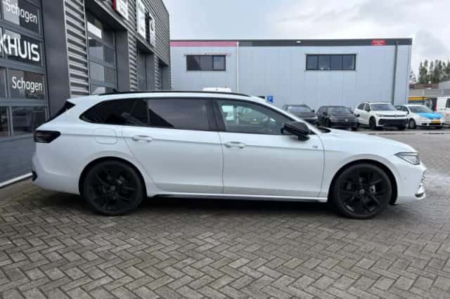 Volkswagen Passat (2025) thumbnail 14
