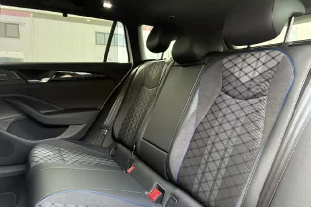Volkswagen Passat (2025) thumbnail 17
