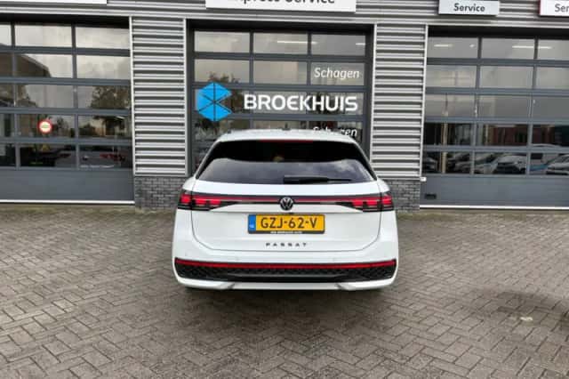 Volkswagen Passat (2025) thumbnail 4