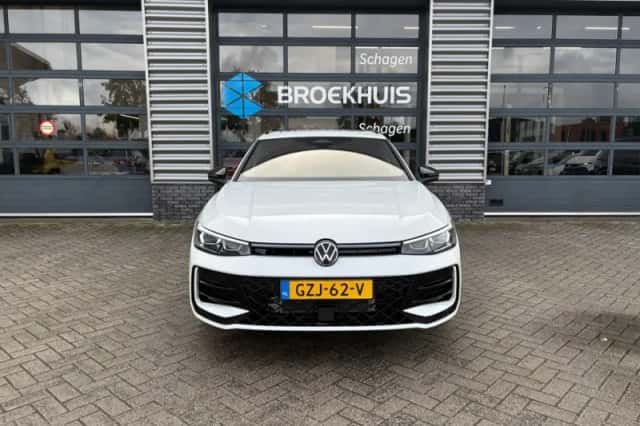 Volkswagen Passat (2025) thumbnail 5