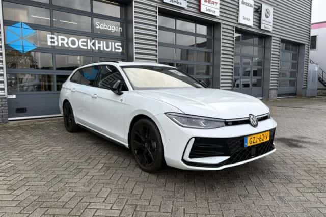 Volkswagen Passat (2025) thumbnail 8