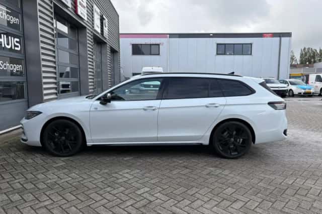 Volkswagen Passat (2025) thumbnail 10