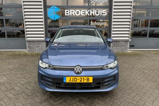 Volkswagen Golf (2025) thumbnail 2
