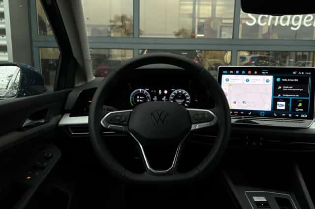 Volkswagen Golf (2025) thumbnail 17