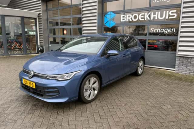 Volkswagen Golf (2025) thumbnail 3