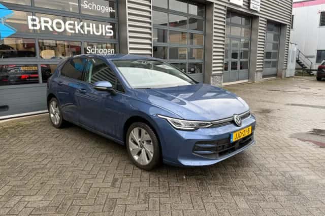 Volkswagen Golf (2025) thumbnail 4