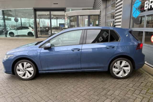 Volkswagen Golf (2025) thumbnail 6