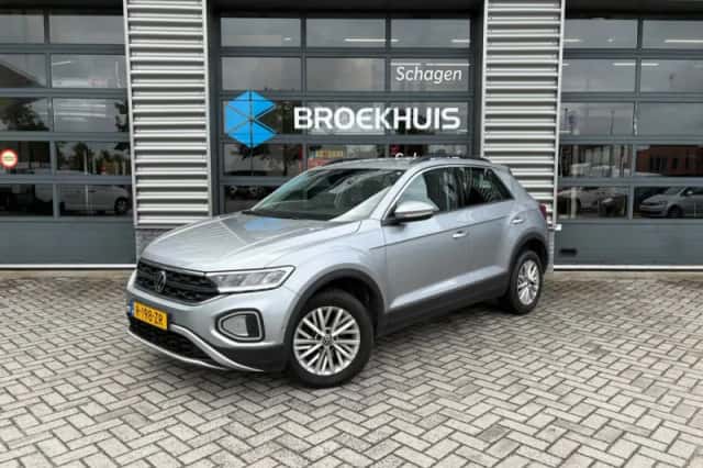 Volkswagen T-Roc (2023) thumbnail 1