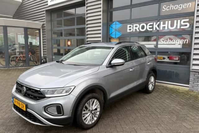 Volkswagen T-Roc (2023) thumbnail 2