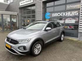 Volkswagen T-Roc (2023) thumbnail 2