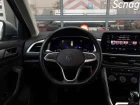 Volkswagen T-Roc (2023) thumbnail 12