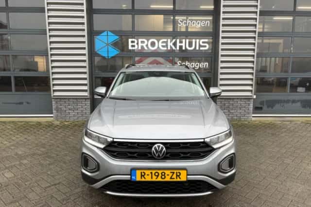 Volkswagen T-Roc (2023) thumbnail 3