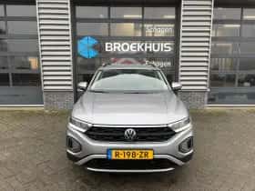 Volkswagen T-Roc (2023) thumbnail 3
