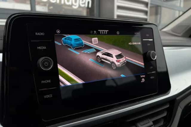 Volkswagen T-Roc (2023) thumbnail 24