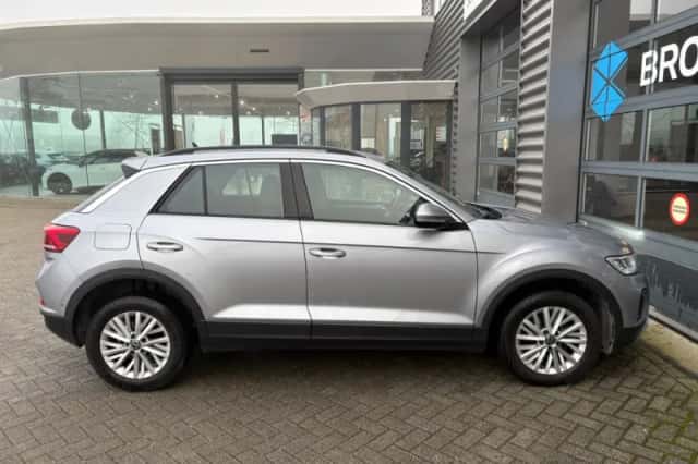 Volkswagen T-Roc (2023) thumbnail 5