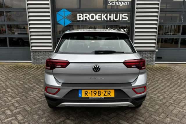 Volkswagen T-Roc (2023) thumbnail 8
