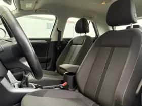 Volkswagen T-Roc (2023) thumbnail 10