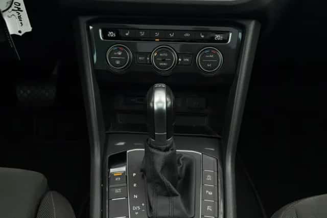 Volkswagen Tiguan (2018) thumbnail 16