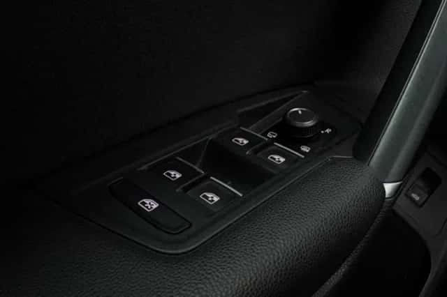 Volkswagen Tiguan (2018) thumbnail 23