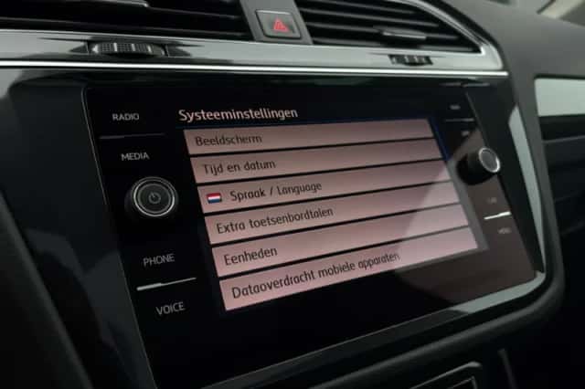 Volkswagen Tiguan (2018) thumbnail 35