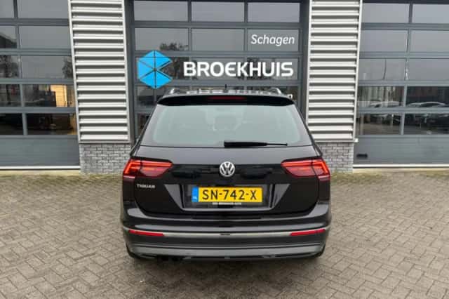 Volkswagen Tiguan (2018) thumbnail 9