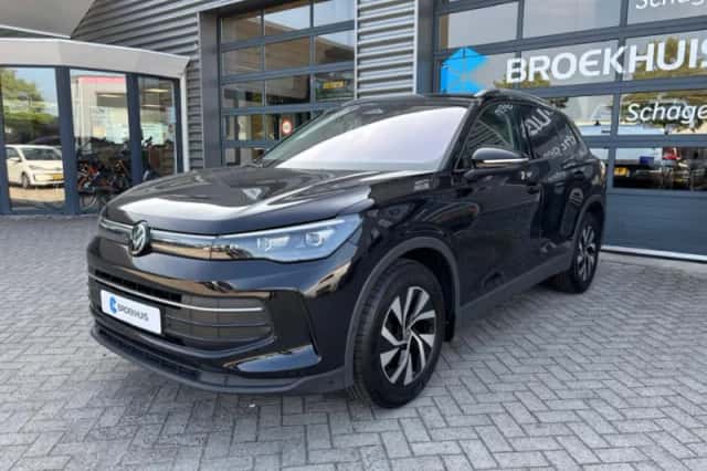 Volkswagen Tiguan (2025) thumbnail 2
