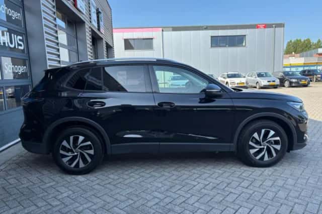Volkswagen Tiguan (2025) thumbnail 5