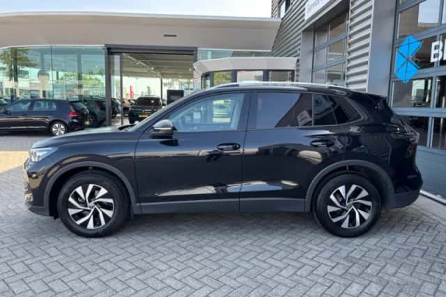 Volkswagen Tiguan (2025) thumbnail 6