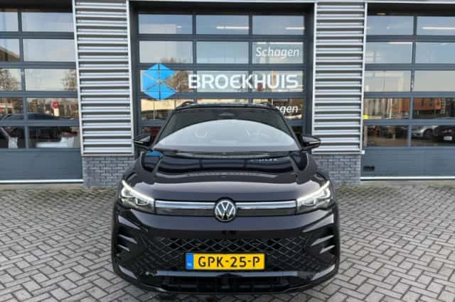 Volkswagen Tiguan (2024) thumbnail 2