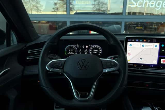 Volkswagen Tiguan (2024) thumbnail 17