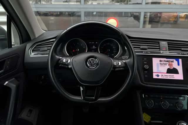 Volkswagen Tiguan (2019) thumbnail 13