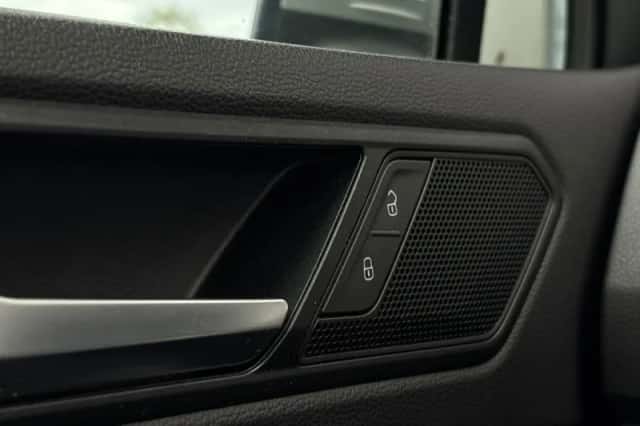 Volkswagen Tiguan (2019) thumbnail 21