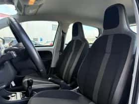 Volkswagen Up! (2017) thumbnail 10