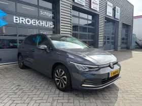 Volkswagen Golf (2022) thumbnail 2