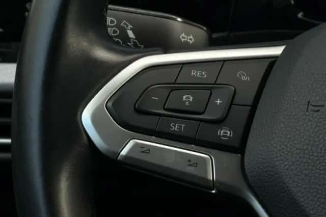 Volkswagen Golf (2022) thumbnail 13