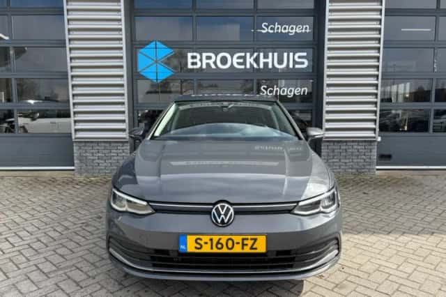 Volkswagen Golf (2022) thumbnail 3