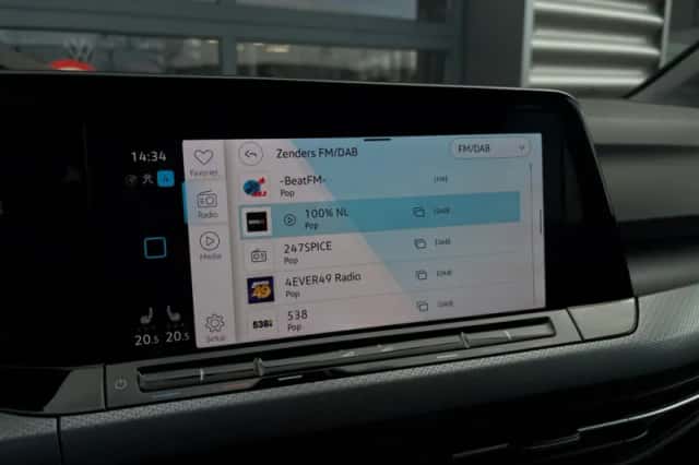 Volkswagen Golf (2022) thumbnail 22