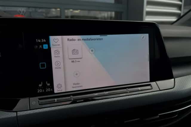 Volkswagen Golf (2022) thumbnail 23