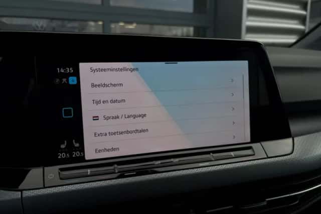 Volkswagen Golf (2022) thumbnail 24