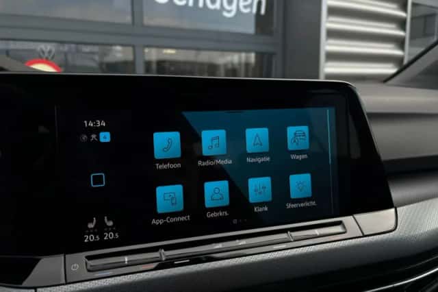 Volkswagen Golf (2022) thumbnail 25