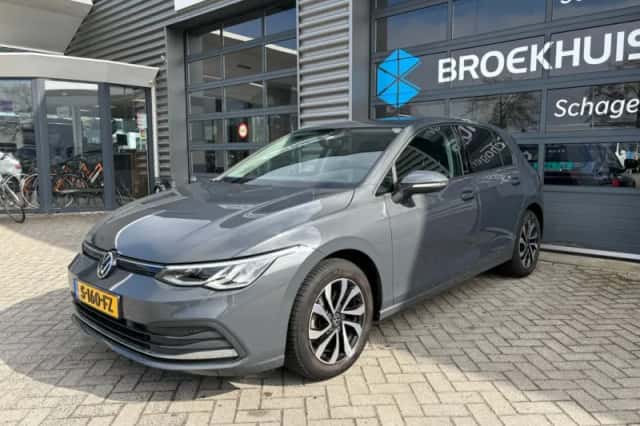 Volkswagen Golf (2022) thumbnail 4