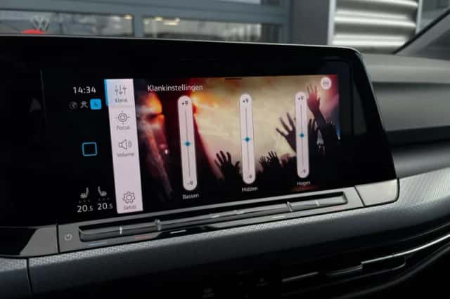 Volkswagen Golf (2022) thumbnail 35