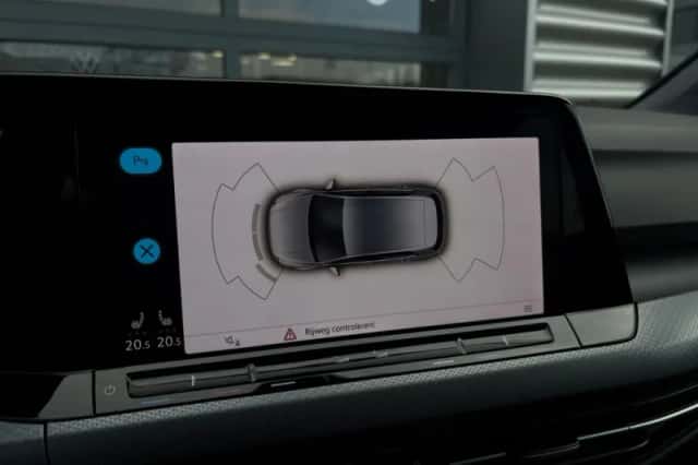 Volkswagen Golf (2022) thumbnail 36