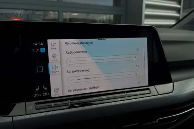 Volkswagen Golf (2022) thumbnail 37