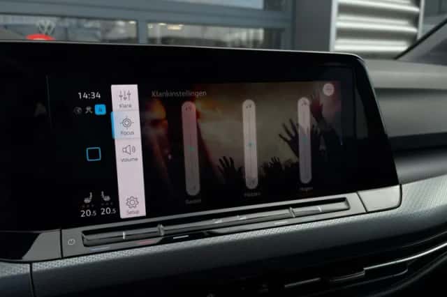 Volkswagen Golf (2022) thumbnail 40