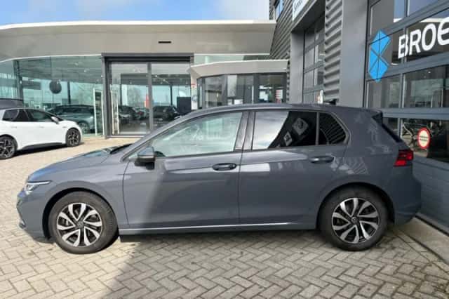 Volkswagen Golf (2022) thumbnail 5