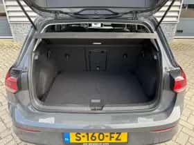Volkswagen Golf (2022) thumbnail 42