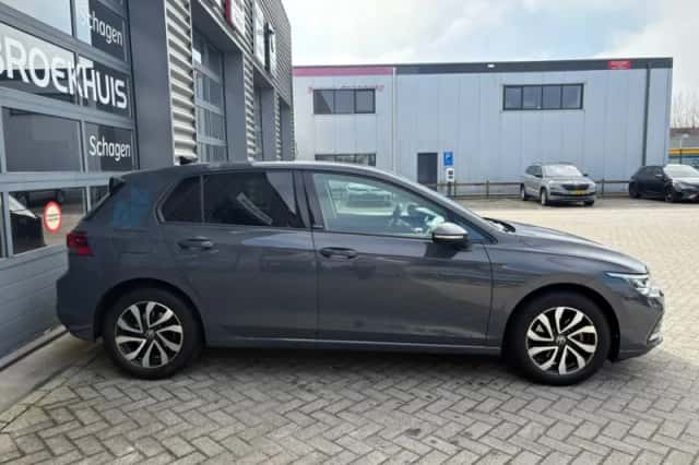 Volkswagen Golf (2022) thumbnail 6