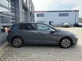 Volkswagen Golf (2022) thumbnail 6