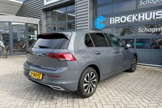 Volkswagen Golf (2022) thumbnail 9
